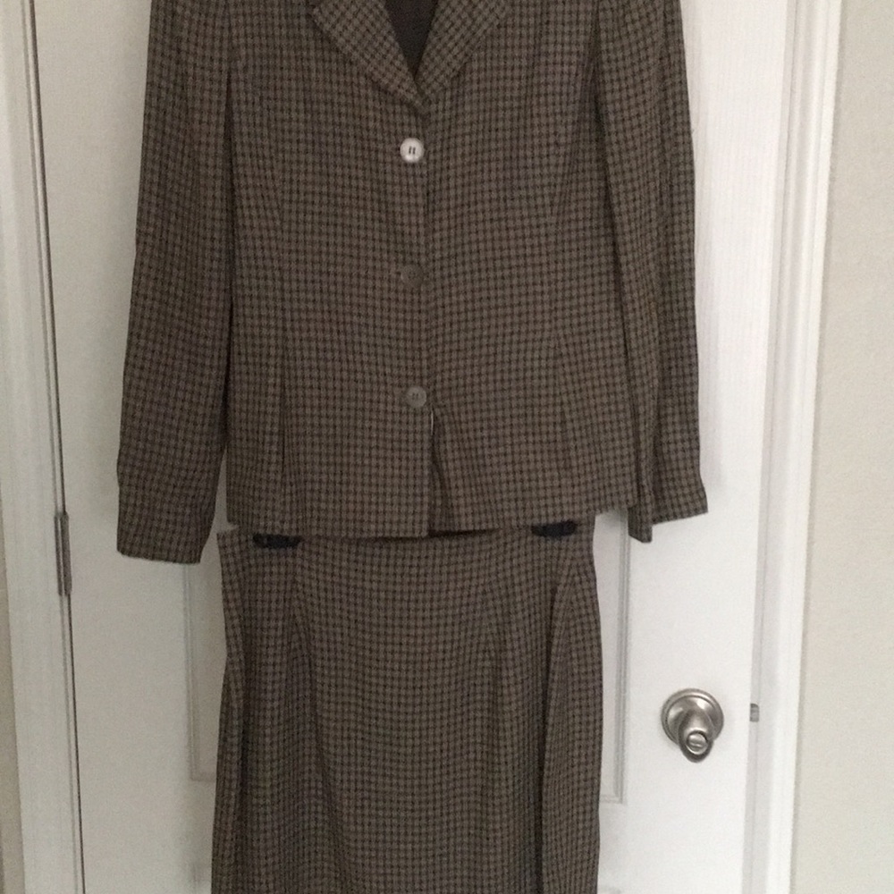 Jones Wear Suit / skirt